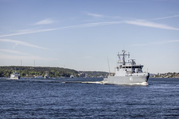 Deltagande fartyg i marinövningen Baltops lämnar Stockholms hamnar i övningens inledande fas.

Baltops 22 genomförs den 5-16 juni i mellersta och södra Östersjön samt på strandnära landövningsområden i Tyskland, Sverige, Polen och de baltiska staterna.
I övningen deltar 16 nationer och Nato med ett 40-tal fartyg, cirka 70 flygplan och totalt omkring 7.000 personer.